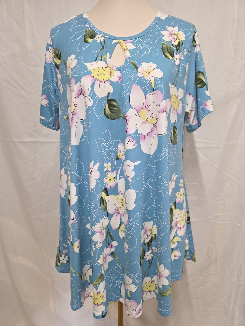 Monnuro Pastel Floral Keyhole Top - Size 2X
